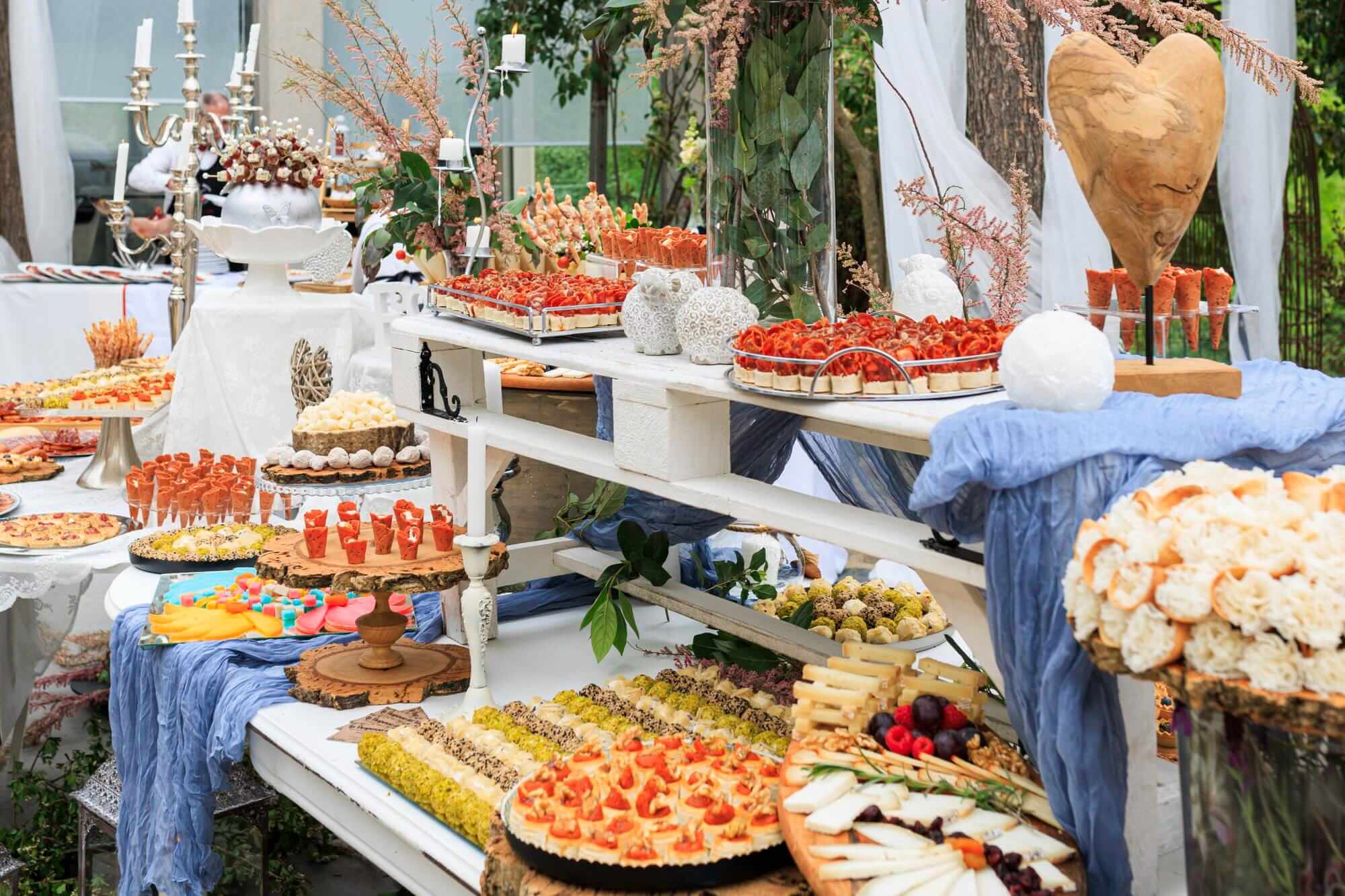A food moment guests gather around